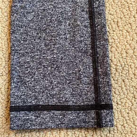 Lululemon Wunder Under Crop (Hi-Rise) *21" Heathered Black size 2 - Picture 3 of 5